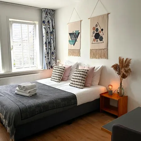 Guest house Aan Zee 4*