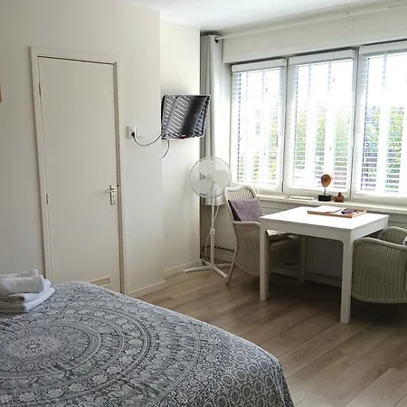 Aan Zee 4*